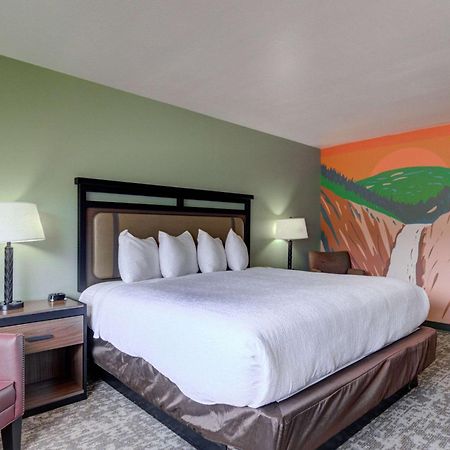 The Ridgeline Hotel At Yellowstone, Ascend Hotel Collection Gardiner Exteriör bild