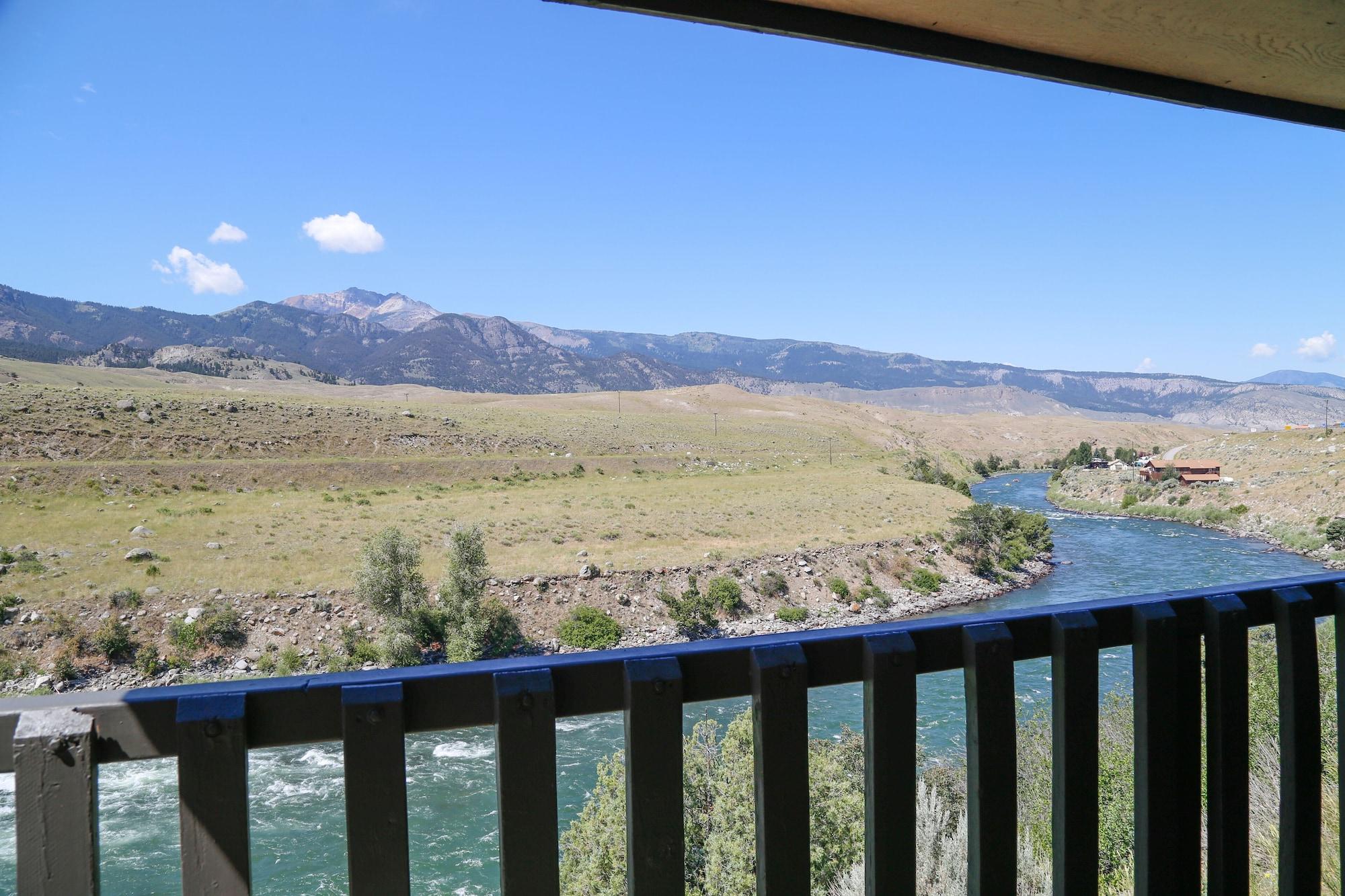 The Ridgeline Hotel At Yellowstone, Ascend Hotel Collection Gardiner Exteriör bild