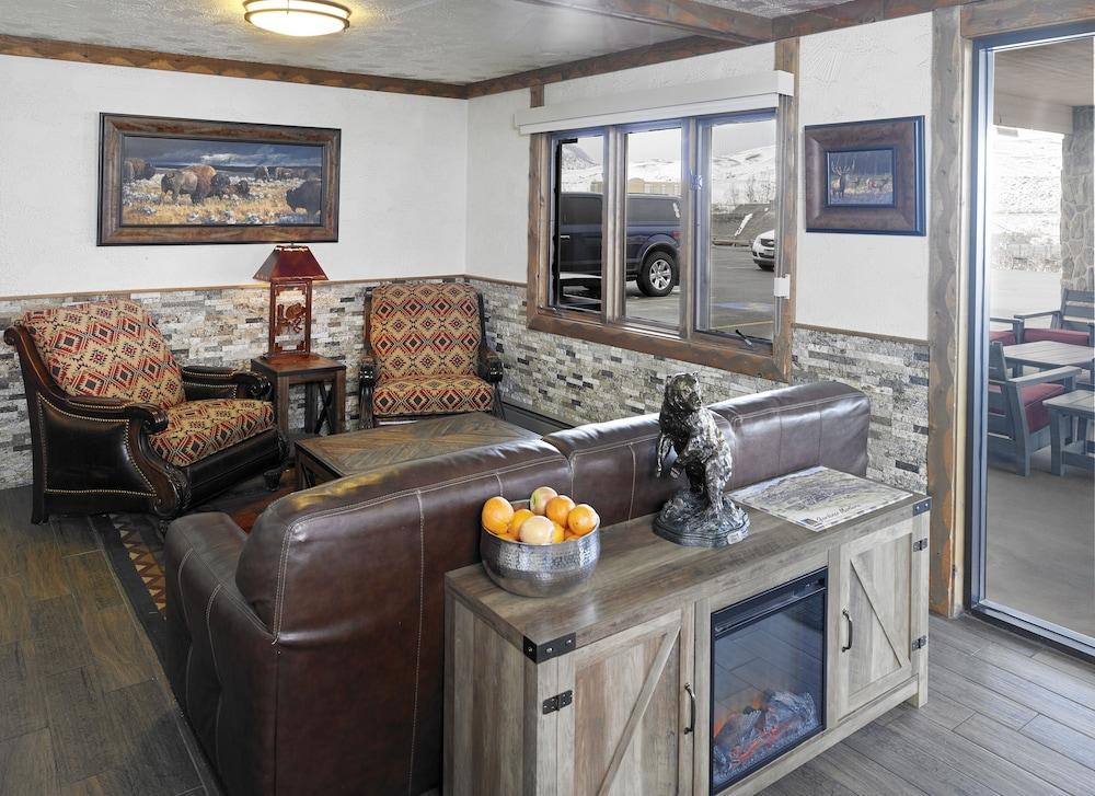 The Ridgeline Hotel At Yellowstone, Ascend Hotel Collection Gardiner Exteriör bild