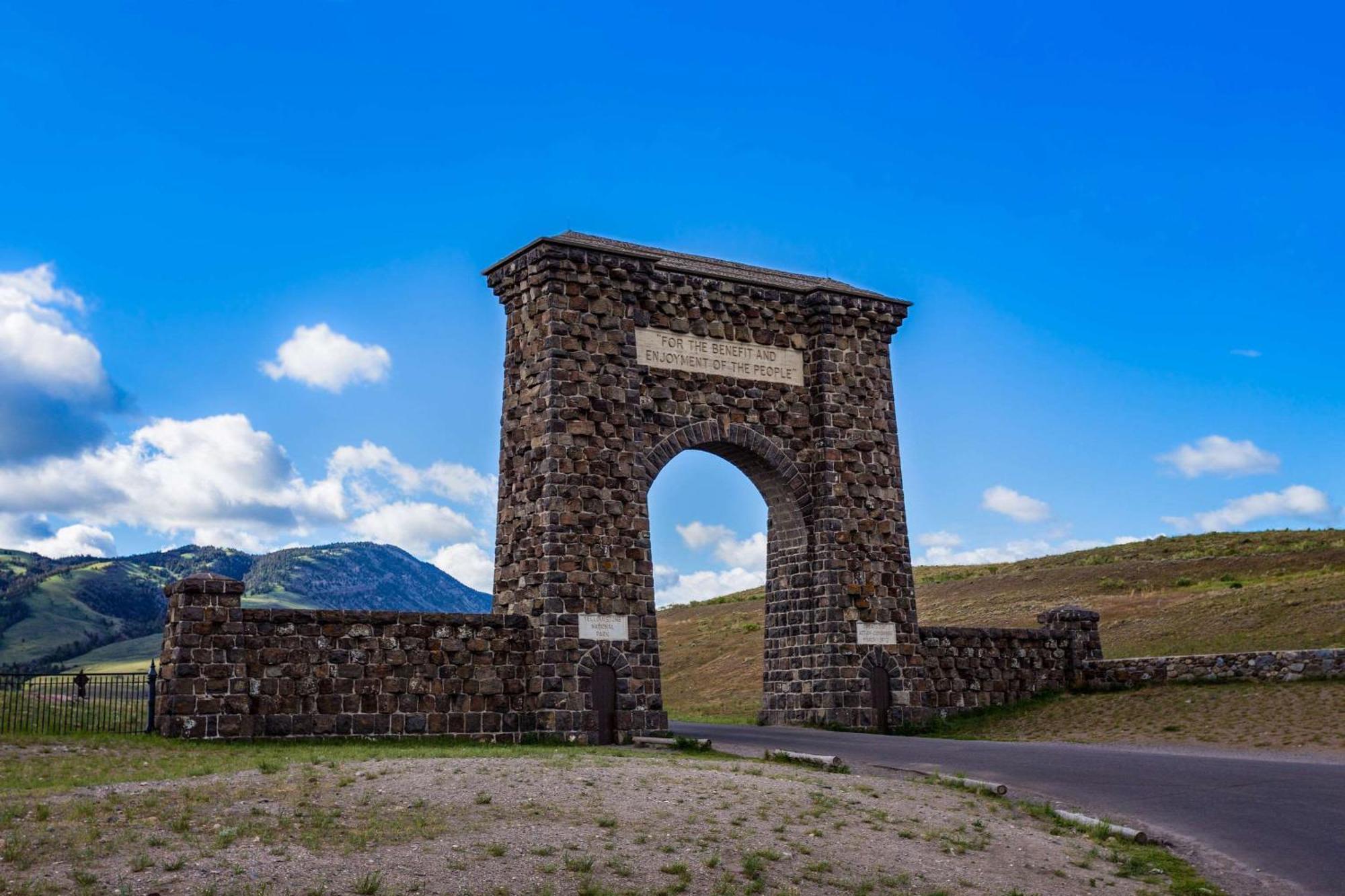 The Ridgeline Hotel At Yellowstone, Ascend Hotel Collection Gardiner Exteriör bild