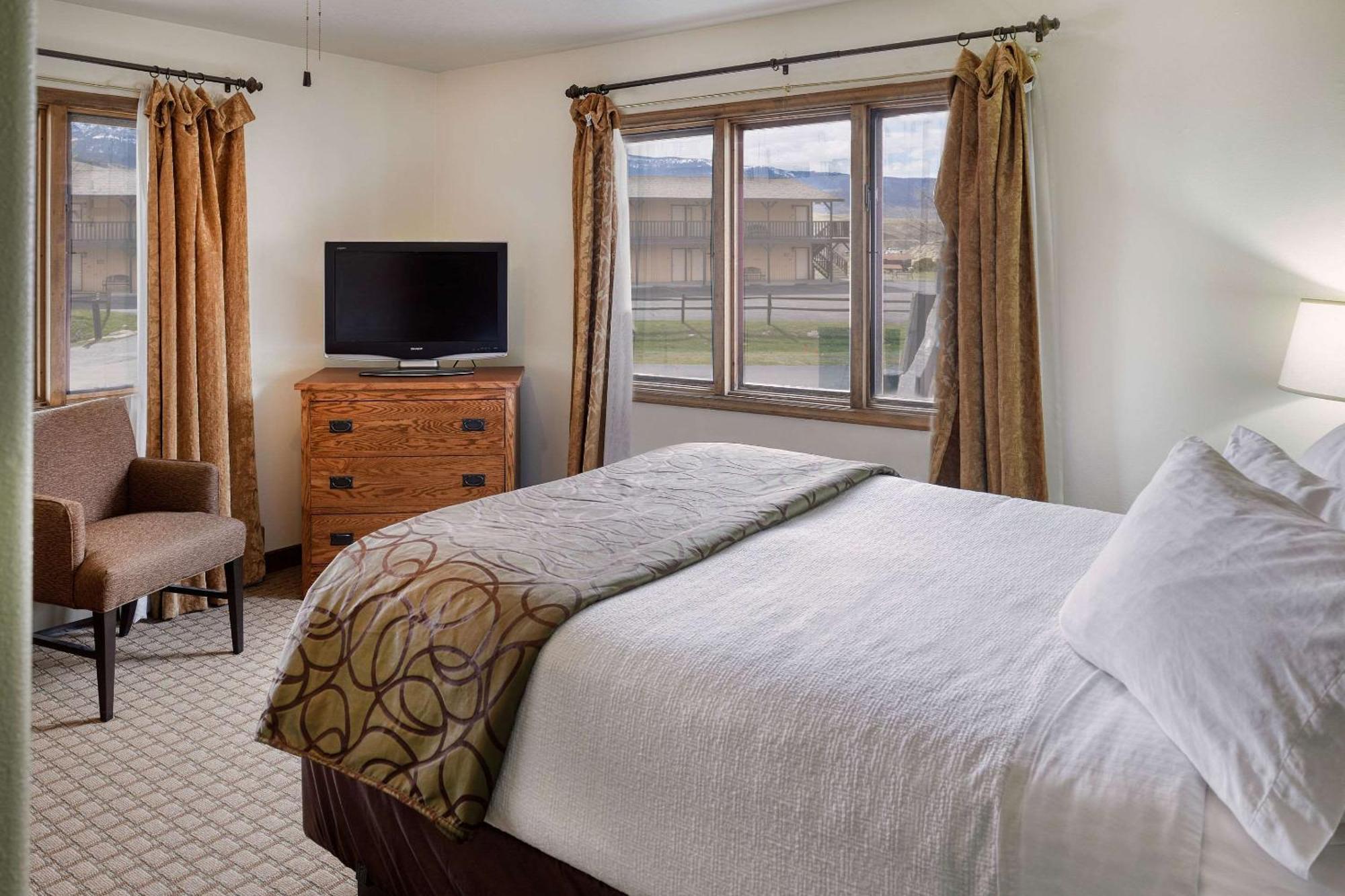 The Ridgeline Hotel At Yellowstone, Ascend Hotel Collection Gardiner Exteriör bild