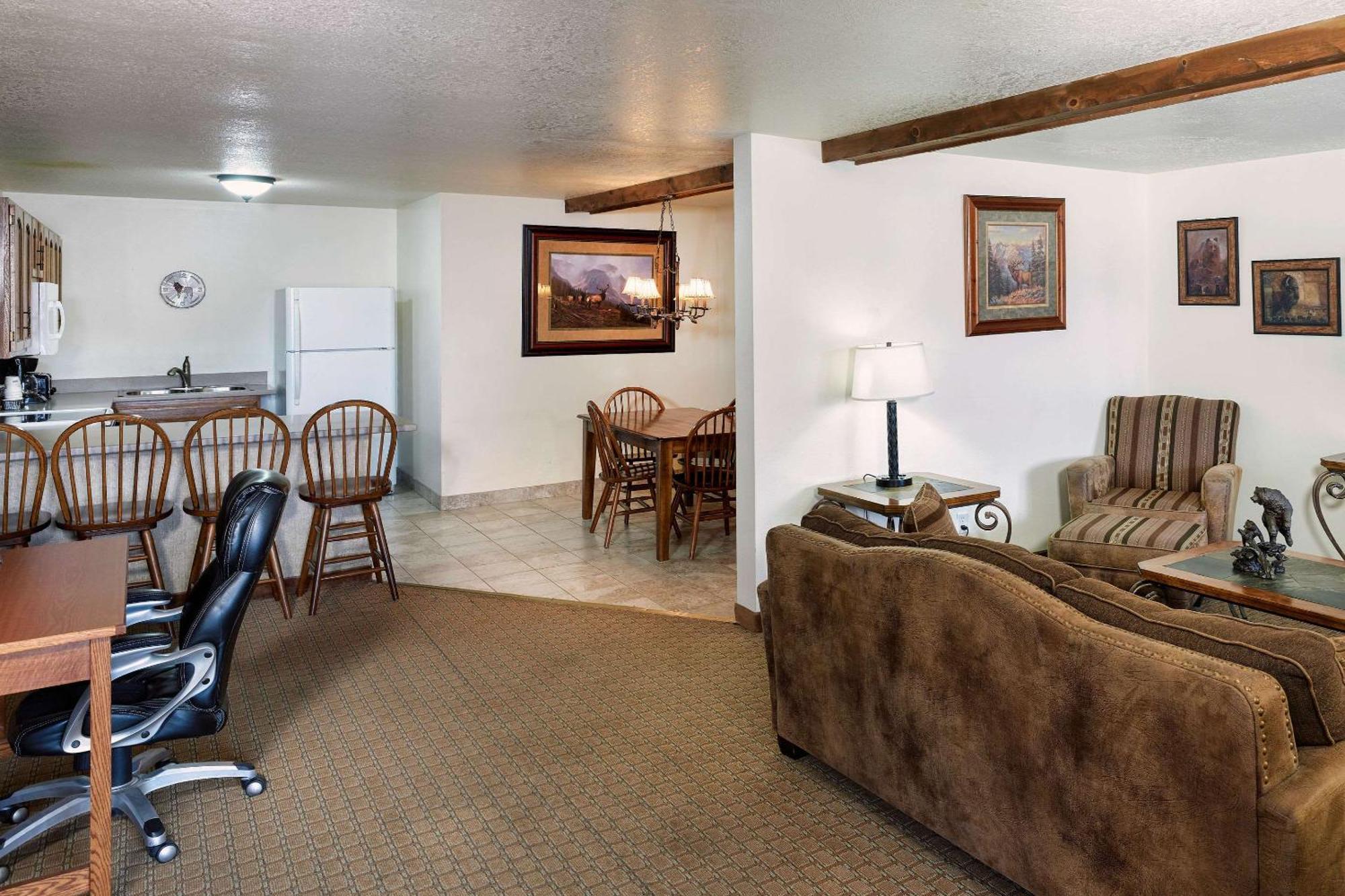 The Ridgeline Hotel At Yellowstone, Ascend Hotel Collection Gardiner Exteriör bild