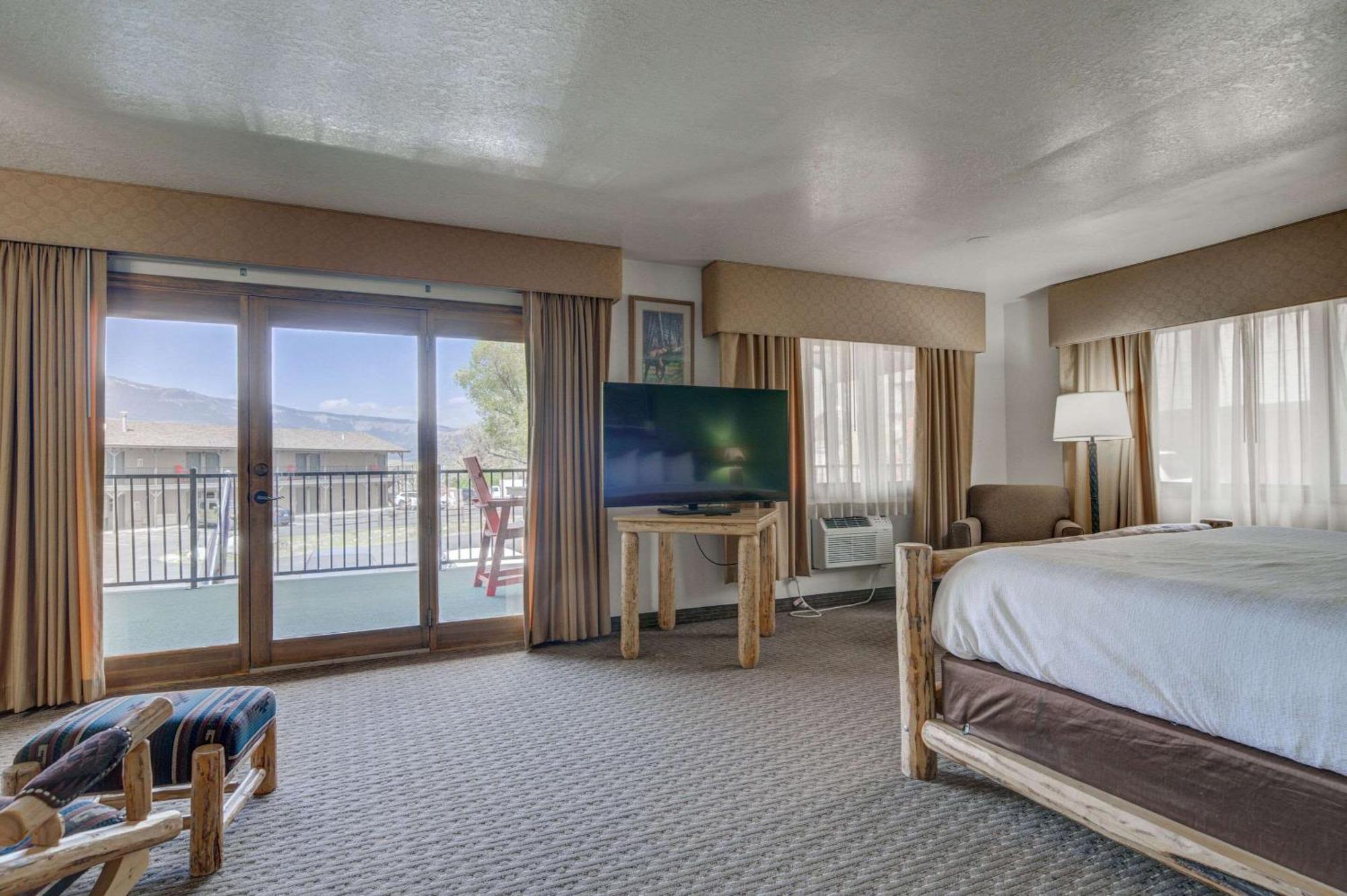 The Ridgeline Hotel At Yellowstone, Ascend Hotel Collection Gardiner Exteriör bild