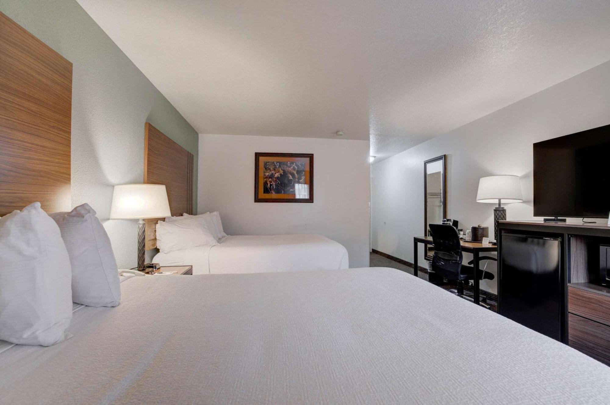 The Ridgeline Hotel At Yellowstone, Ascend Hotel Collection Gardiner Exteriör bild