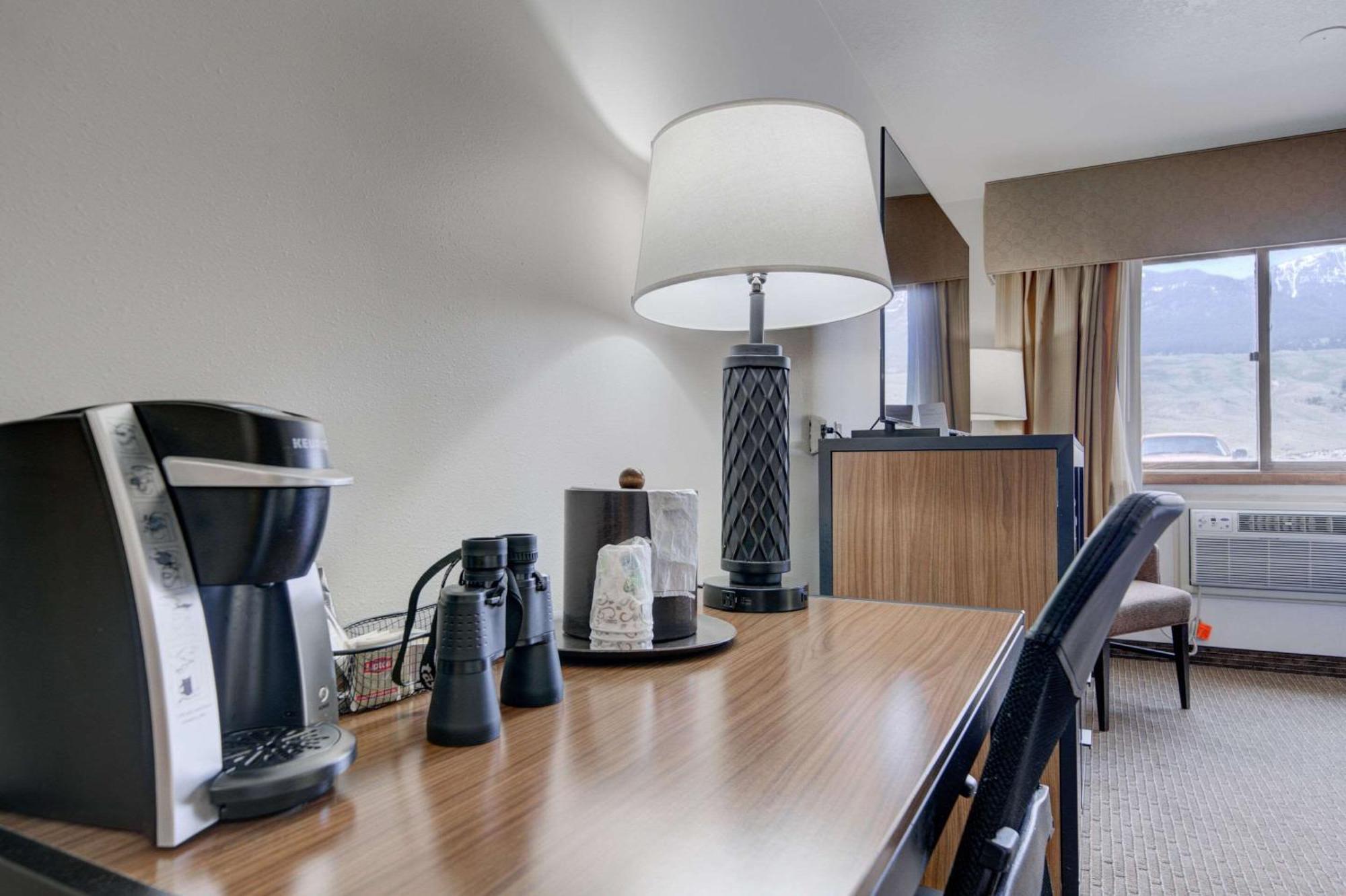 The Ridgeline Hotel At Yellowstone, Ascend Hotel Collection Gardiner Exteriör bild