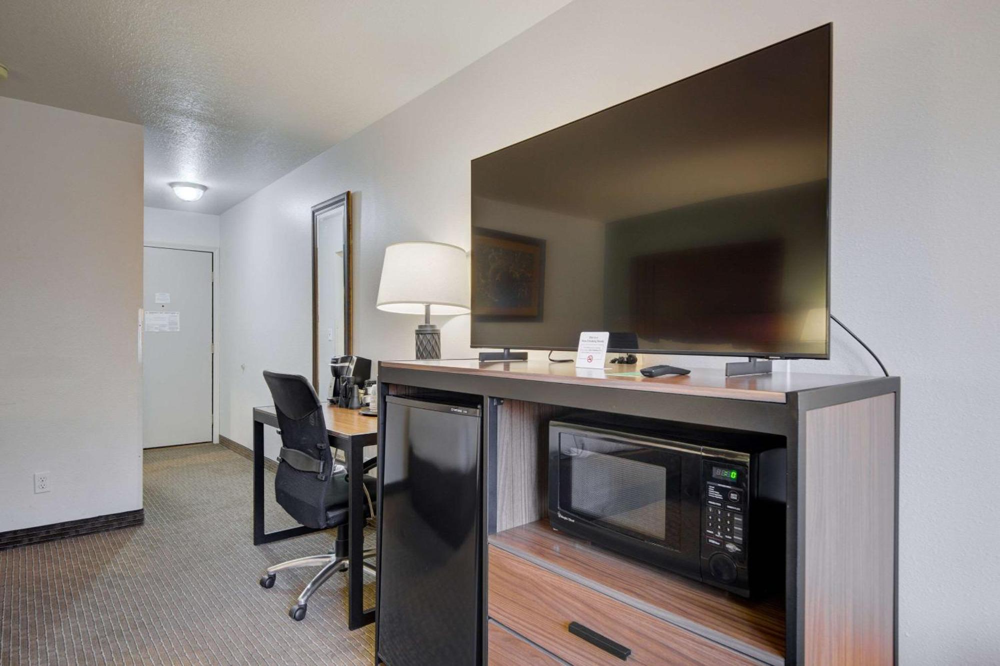 The Ridgeline Hotel At Yellowstone, Ascend Hotel Collection Gardiner Exteriör bild