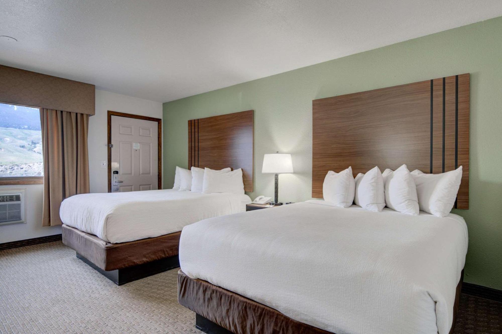 The Ridgeline Hotel At Yellowstone, Ascend Hotel Collection Gardiner Exteriör bild