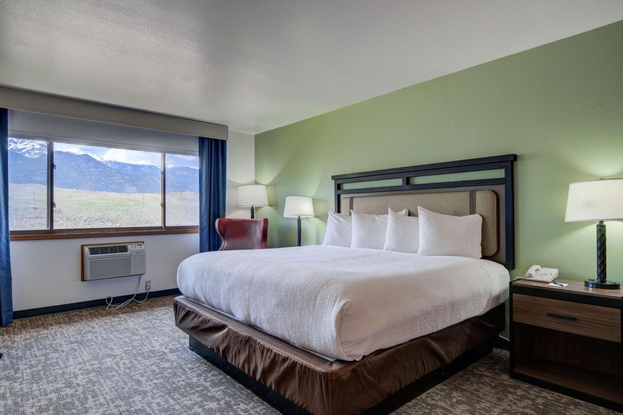 The Ridgeline Hotel At Yellowstone, Ascend Hotel Collection Gardiner Exteriör bild