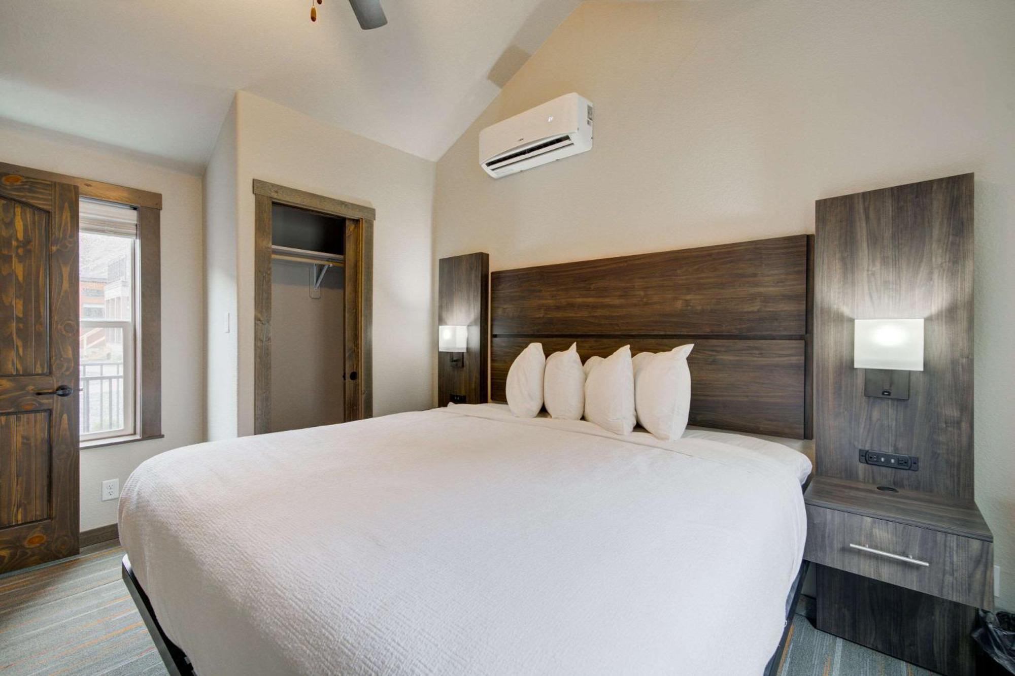 The Ridgeline Hotel At Yellowstone, Ascend Hotel Collection Gardiner Exteriör bild
