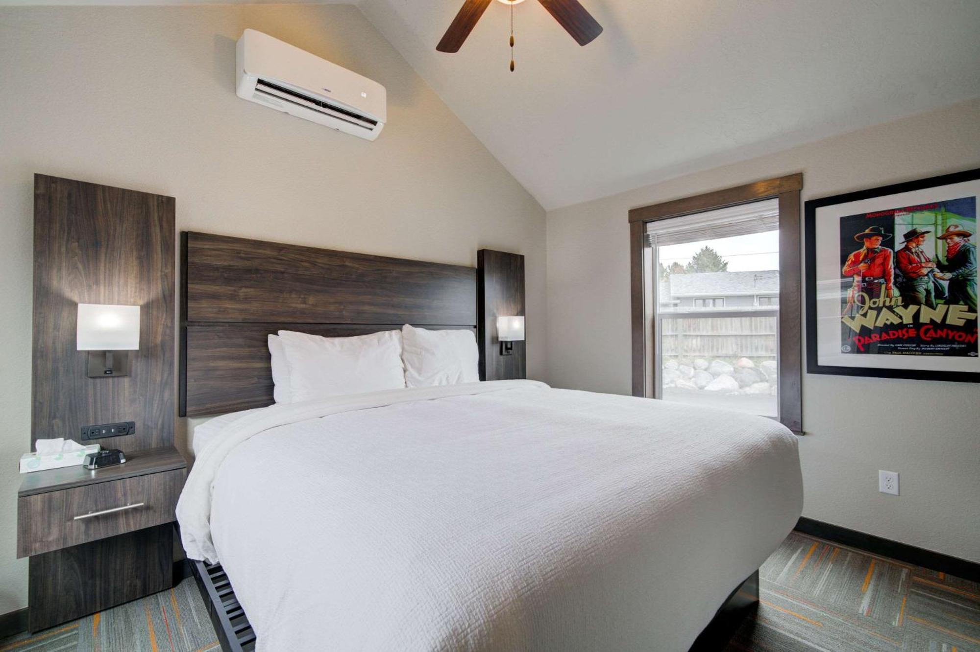 The Ridgeline Hotel At Yellowstone, Ascend Hotel Collection Gardiner Exteriör bild