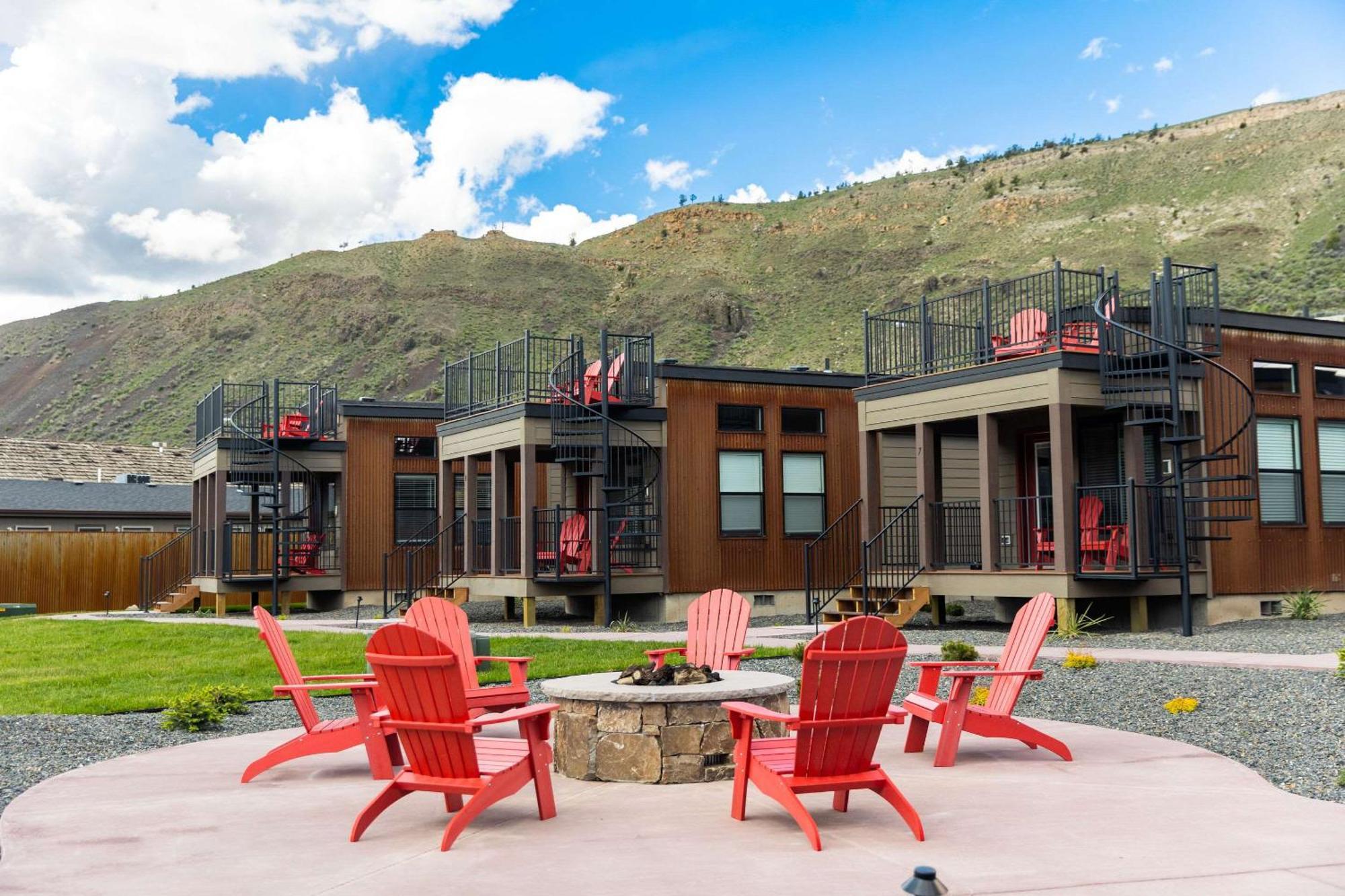 The Ridgeline Hotel At Yellowstone, Ascend Hotel Collection Gardiner Exteriör bild